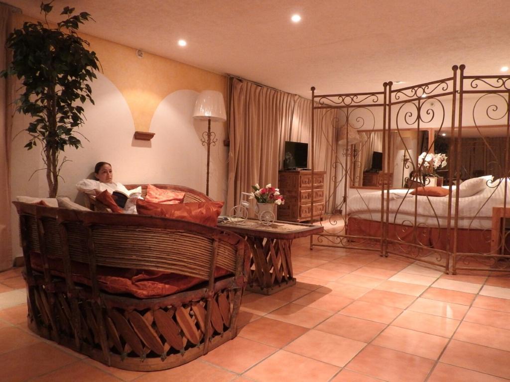 Hotel Antigua Posada Куэрнавака Экстерьер фото